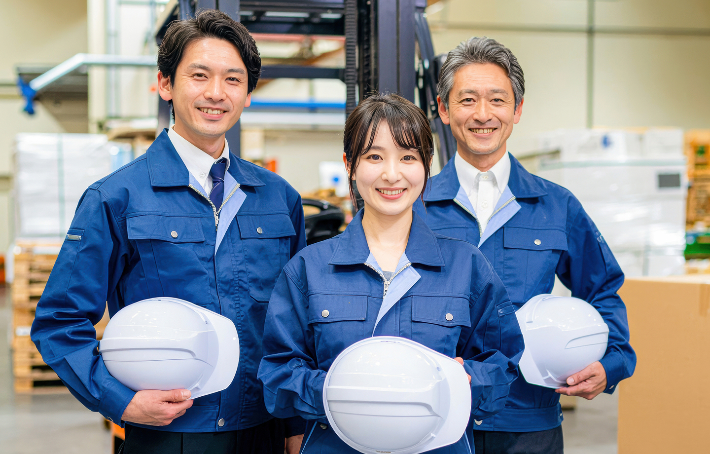 笑顔で並ぶスタッフ